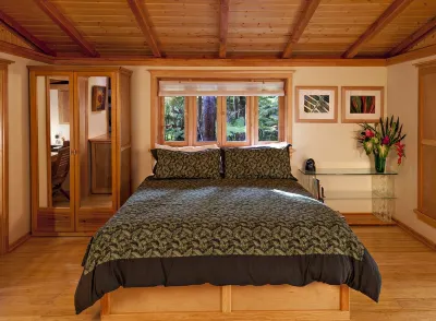 Volcano Places Laukapu Forest Cottage Hotels near Nahuku - Thurston Lava Tube
