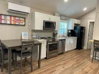Cute cabin in nice quiet secluded area close to the water, The Coves Golf course