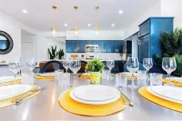 Desert Paradise: 6 King Bed, Resort Pool & Game