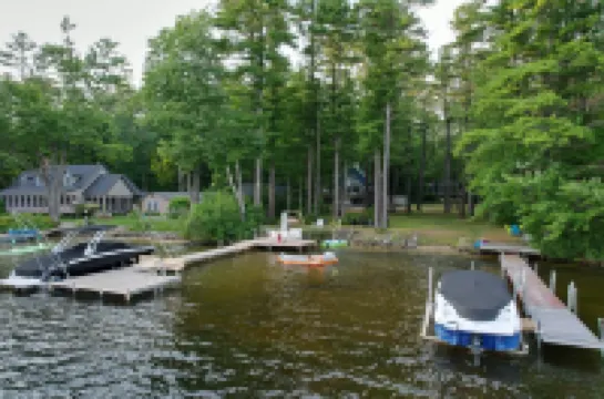 LARGE Waterfront Sandy Bottom Lake House on Brandy/Long Lake