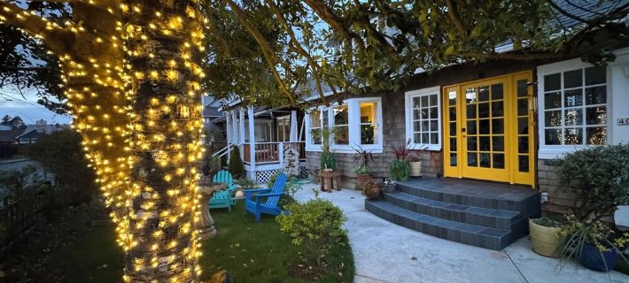 Beachy Chic Seaside Retreat-gas fireplace & firepit, steps to beach, prom & town Hotels in Seaside