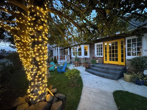 Beachy Chic Seaside Retreat-gas fireplace & firepit, steps to beach, prom & town