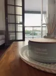 Coastal Queenslander- 2 minute walk to the beach!