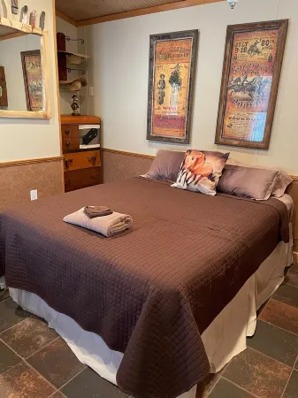 Kara Creek Ranch - 2 bed cabin