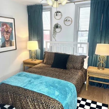Funkytown Loft: 4BR, 2BA on Mass St, Steps to Dining & Entertainment