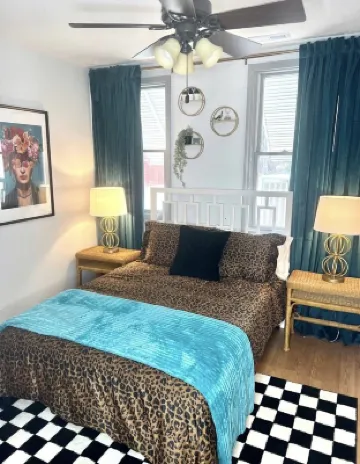 Funkytown Loft: 4BR, 2BA on Mass St, Steps to Dining & Entertainment