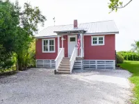 Private historical completely renovated cottage with  60 ft dock on Sarasota Bay