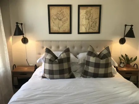 Newly Remodeled Spacious Downtown Apt blocks away from Lake Superior