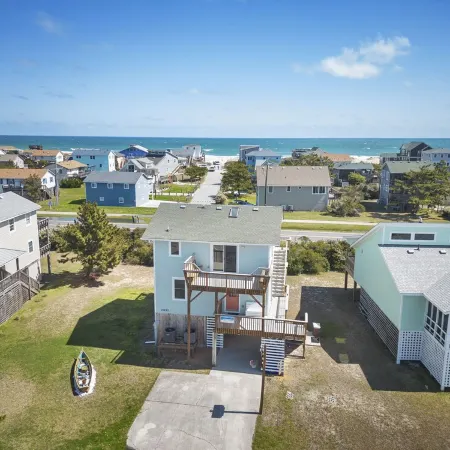 Wave Watcher - Amazing Ocean and Sound Views - One minute walk to the beach!