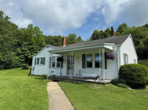 Remodeled Farmhouse on 30 acres, enjoy the peacefulness of living on a farm