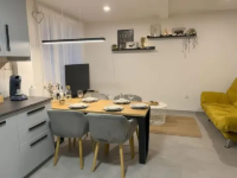 Modern furnished holiday apartment with two bedrooms and a workspace