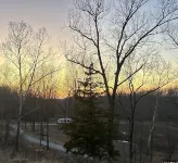 Experience Glamping in style. private Hot tub spa! Private lake -Pet Friendly