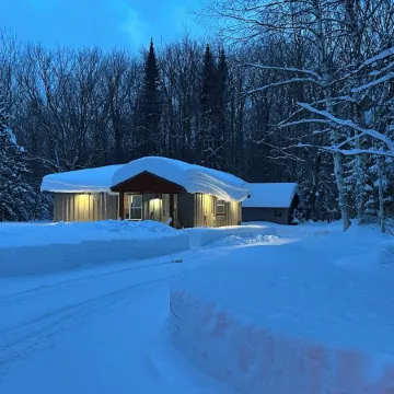 Miners Cabin - Pictured Rocks Lodging