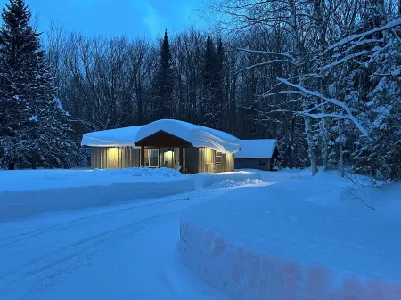 Miners Cabin - Pictured Rocks Lodging