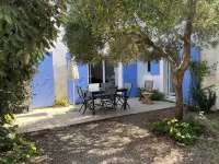 Bright single-storey house with enclosed garden in Les Portes-en-Ré Hotels in Les Portes-en-Re