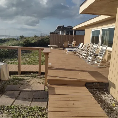 Direct Oceanfront & Private, Dog Friendly, 2Br House, Spring & Summer 2026 Avail