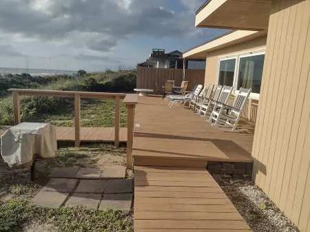 Oceanfront Private, Dog Friendly, 2Br House, Fall/Thanksgiving/Christmas Avail.