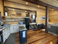 Charming Guest Cabin Nestled on Stunning 30-acre Vineyard near Lake Chelan