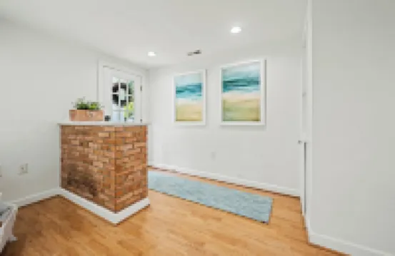 Charming Coastal Retreat in Manteo – Newly Remodeled & Ready for Your Stay!