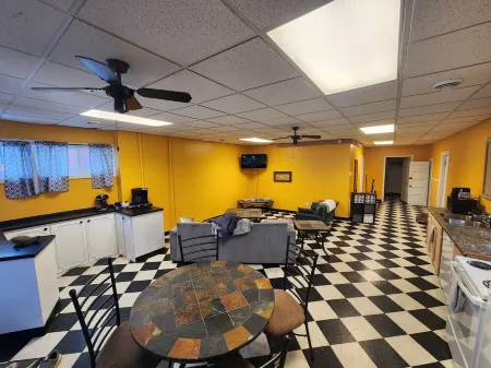 1Br Close to Mtu, Keweenaw, Houghton w/Full Amenities on the Sxs SnowmobileTrail Отели в г. Юг Рейндж