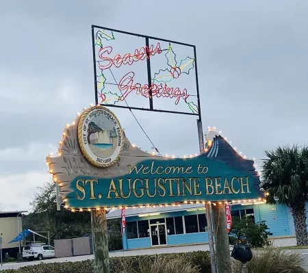 The Turtle Nest - Oceanfront, 2 BR/2 BA Отели в г. Сейнт Огастин Бич