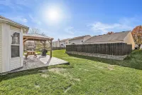 Charming 3-Bedroom Ranch, Steps from Klipsch Music Center Shopping and Dining - Wifi