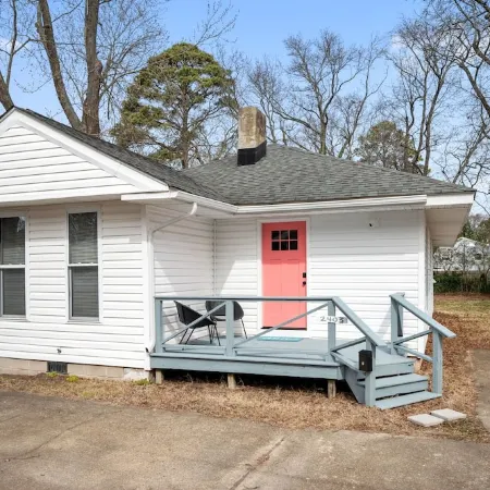 Buckroe Beach House ~ Walk to Beach / Only 3 Blocks! Close to VA Hospital!