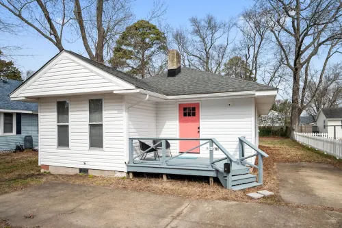 Buckroe Beach House ~ Walk to Beach / Only 3 Blocks! Close to VA Hospital!