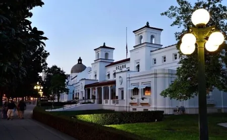 Main Channel Lake Hamilton- private hot tub, firepit, boat dock Отели в г. Пайни