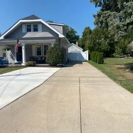 Avon Lake Charming Cottage with 4 bedrooms and Lake Erie Access