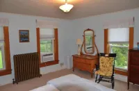 Five W Ranch -Sugar Hill Farm location- Private, Five Minutes From Downtown!