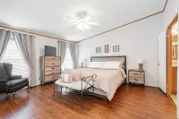 Secluded, private get away.  Short walk to the beach down a private trail. Hotels in Sherman-Denison