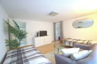 Central, quiet, vacation ambience, near Cologne Trade Fair & Mediterana Hoteles en Bergisch Gladbach