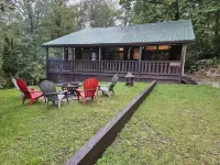 Indoor Treehouse! Swivel Fire Pit &  Gas Grill. Close to Trails & Attractions.