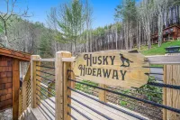 Husky Hideaway - Mountain views, Pet-friendly, Wi-Fi, and King Bed. Hotels in Banner Elk