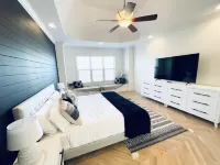 Waterfront Lake Norman - Sleeps 10, Hot Tub, 2kayaks, pedal boat, paddle board