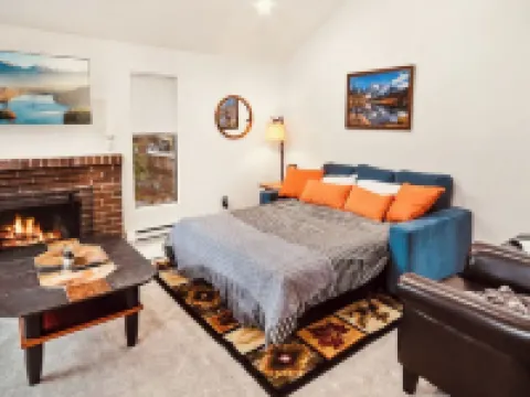 River Inn Cabin Theme Flat w/ Dock Hotels in Bothell