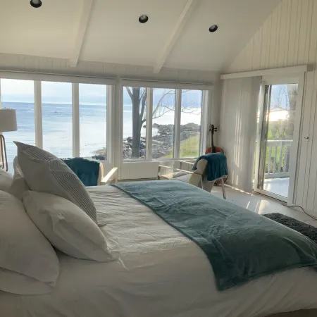 Ocean front, quiet remote area minutes from Downtown York and Ogunquit