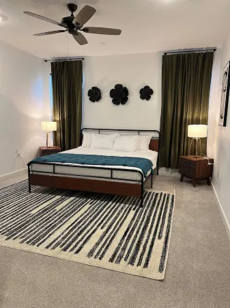 Luxurious 3BR/3BA Getaway Home with Dual Living Spaces in SW Bakersfield