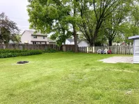 Stay just a short walk -0.3- miles from Lambeau! Hotel in zona Austin Straubel Airport