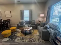 Blue House - Cozy 3 Bedroom, King Bed, Rotary Park