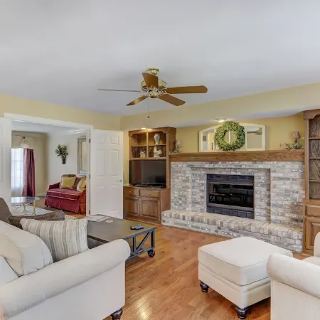 Modern Like New LUXURY 3,200 SQ FT Home In An Awesome Location! Sleeps 12!