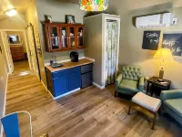 Fox Kit Cabin Hotels in Bosque County
