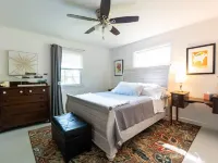 Cozy golden gate cutie Hotels in Gilmer