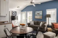 The Little Haven: Charming 2 bedroom beach cottage in South Haven!