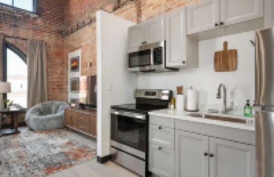 Cozy 1-bedroom apartment in fabulous Wabash with WiFi, AC 沃巴什酒店