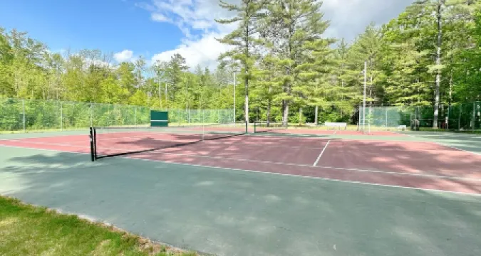 Roomy Family Getaway at base of White Mountains - Sleeps 7!