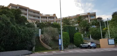 Charming T2, air-conditioned (2-4 people) with swimming pool, sea view