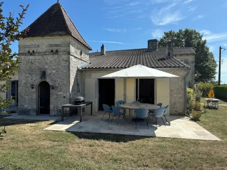 In the middle of the vineyards - Belle Maison with large pool