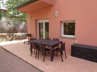 Torrelodones: House with shared garden and pool 25 min from Madrid. Wifi Các khách sạn ở Galapagar